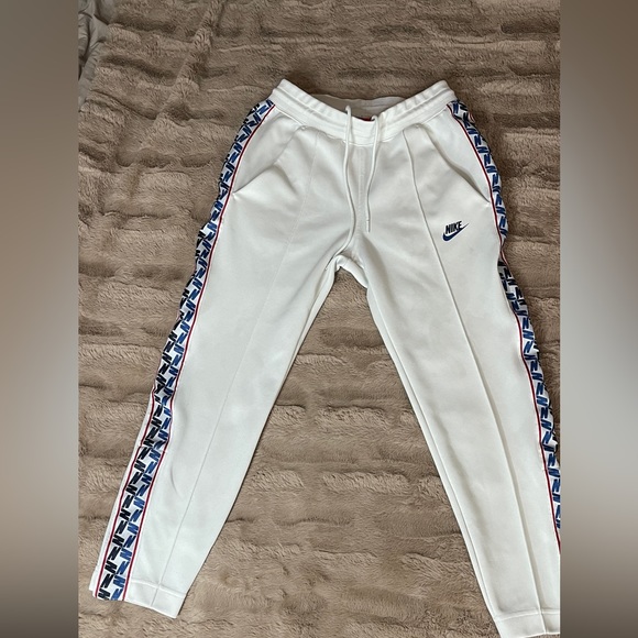 Nike Taped Poly Pant - Picture 4 of 6